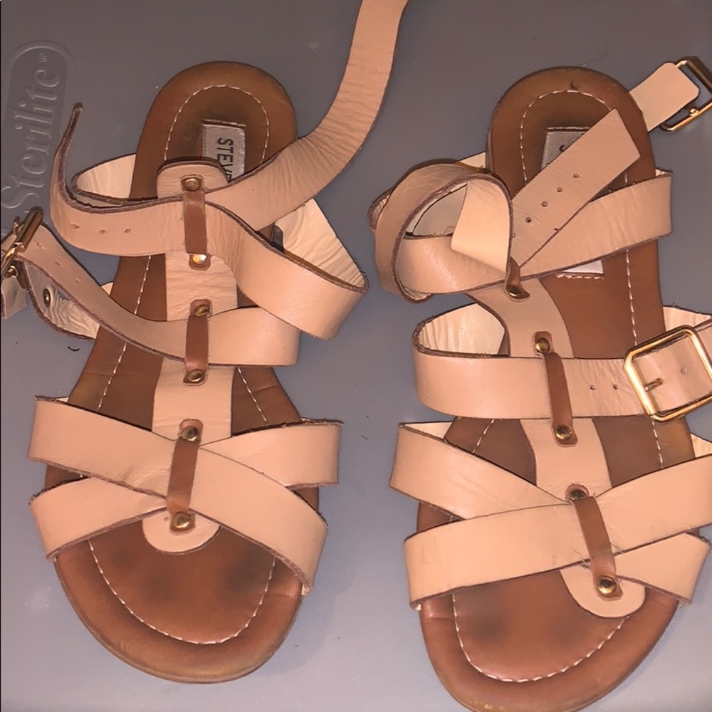 Steve Madden Nude and Gold Sandals